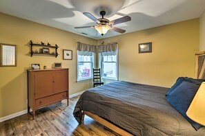 Interior - Cozy Vacation Home Near Delavan Lake! (Delavan)