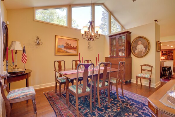 House (2 Bedrooms) | Interior - Cozy Abode w/ Yard ~ 1 Mi to Dtwn Summerville (Summerville)