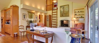 Cozy Abode w/ Yard ~ 1 Mi to Dtwn Summerville