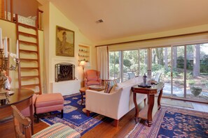 House (2 Bedrooms) | Interior - Cozy Abode w/ Yard ~ 1 Mi to Dtwn Summerville (Summerville)