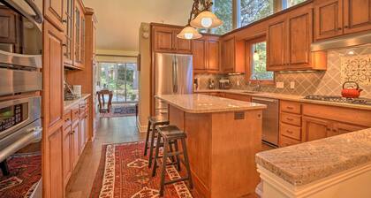 Cozy Abode w/ Yard ~ 1 Mi to Dtwn Summerville