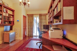 House (2 Bedrooms) | Interior - Cozy Abode w/ Yard ~ 1 Mi to Dtwn Summerville (Summerville)