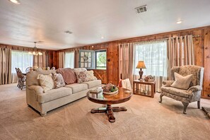 TV, fireplace, DVD player, iPod dock - Grand Lake Getaway w/ Resort-like Amenities! (Grove)