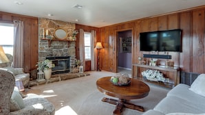 House (4 Bedrooms) | Interior - Pool & Amazing View: Updated Grand Lake Getaway (Grove)