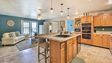 Nhà (3 Bedrooms) | Bếp riêng | Lò vi sóng, lò nướng, bếp nấu, máy rửa bát