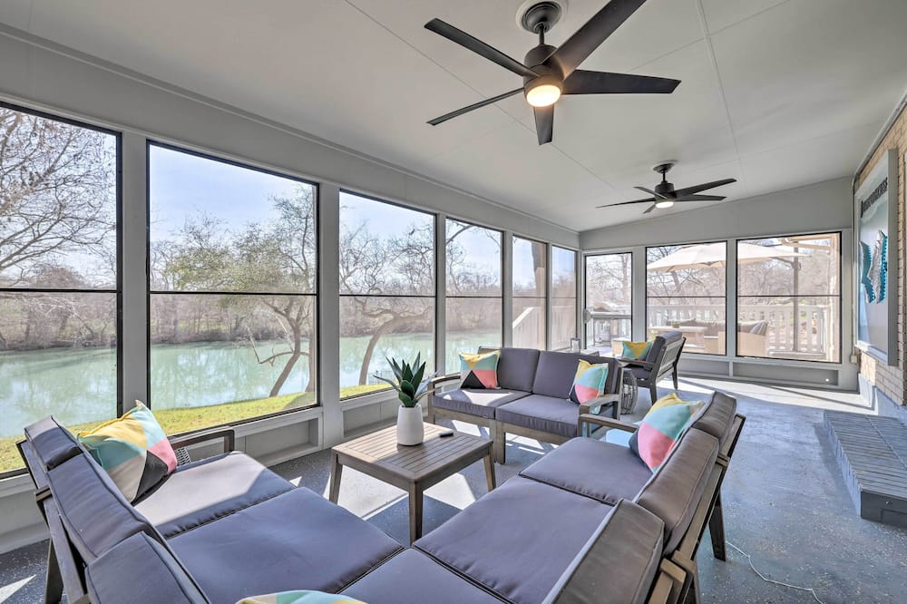 3 Mi to Dtwn! Riverfront Seguin Home w/ Sunroom - Kingsbury, TX