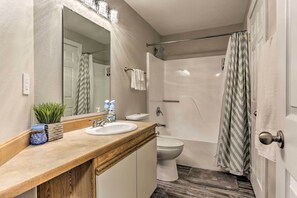 Apartment (2 Bedrooms) | Interior - Lead Vacation Rental ~ 17 Mi to Sturgis (Lead)