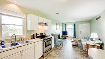 Cottage (1 Bedroom) | Private kitchen | Microwave, oven, stovetop, dishwasher