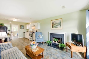 Living area - Wrightsville Countryside Cottage Near River! (Wrightsville)