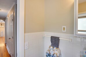 Apartment (2 Bedrooms) | Interior - Saratoga Springs Apartment 1/2 Mi to Downtown (Saratoga Springs)