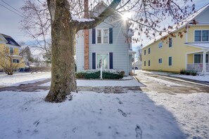 Apartment (2 Bedrooms) | Interior - Saratoga Springs Apartment 1/2 Mi to Downtown (Saratoga Springs)