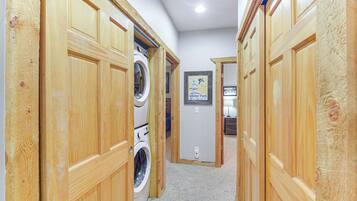 Apartment (2 Bedrooms) | Bahagian dalam