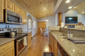 House (2 Bedrooms) | Interior