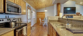 16 Mi to Sitgreaves: Overgaard Cabin w/ Porch