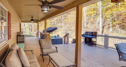 Lyles Peaceful Creekside Home: Hot Tub & Fire Pit