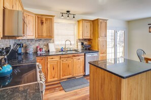 House (3 Bedrooms) | Interior