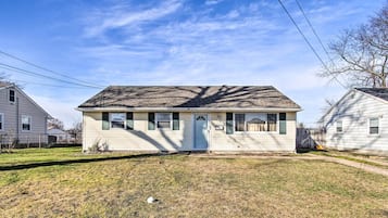 House (3 Bedrooms) | Front of property