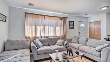 ํ์ฐ์ค (3 Bedrooms) | ๋ด๋ถ