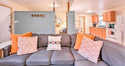 Near Hiking & Main St! Mtn-view Red River Retreat