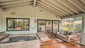 House (4 Bedrooms) | Front of property