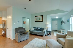 House (3 Bedrooms) | Interior - Corpus Christi Home w/ Patio < 10 Mi to Beach (Corpus Christi)