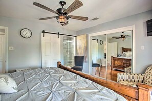 House (2 Bedrooms) | Interior - Lakefront Family Home w/ Boat Dock + Slip in Texas (Trinidad)