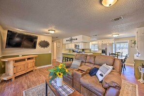 Cottage (4 Bedrooms) | Front of property - 'whispering Oaks' Broken Bow Cottage Near Hiking! (Broken Bow)