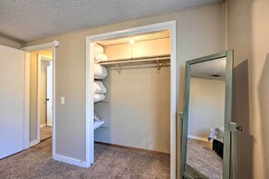 Cottage (4 Bedrooms) | Interior - 'whispering Oaks' Broken Bow Cottage Near Hiking! (Broken Bow)