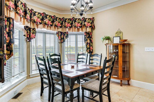 8 Mi to Dtwn: Expansive Estate in Gettysburg!