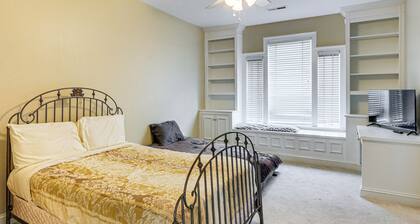 8 Mi to Dtwn: Expansive Estate in Gettysburg!