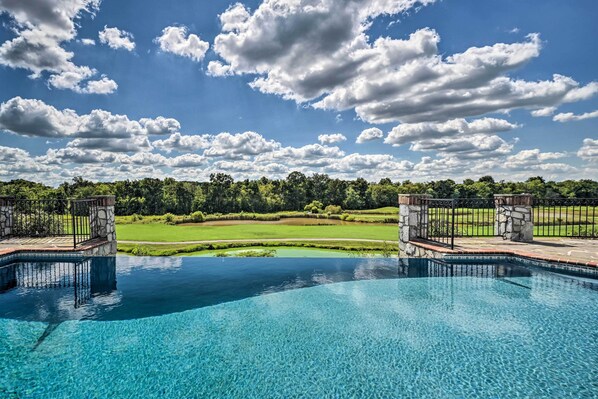 Interior - 8 Mi to Dtwn: Expansive Estate in Gettysburg! (Gettysburg)