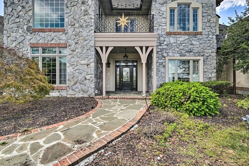 8 Mi to Dtwn: Expansive Estate in Gettysburg!