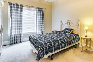 House (6 Bedrooms) | Interior