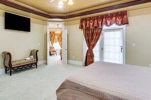 House (6 Bedrooms) | Interior