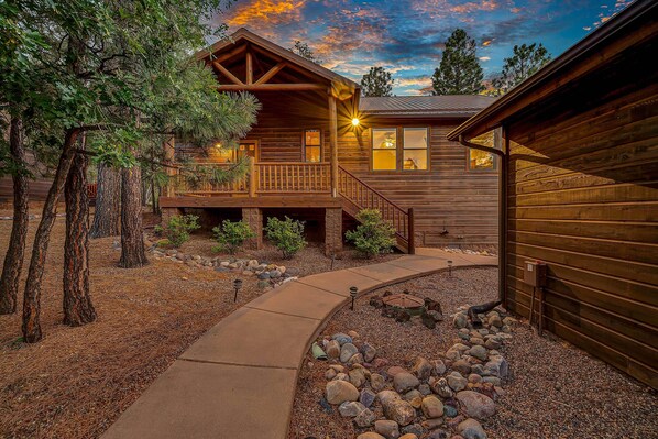 Property grounds - Show Low 'a-to-z Cabin' With Deck & Gas Grill! (Show Low)