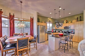 Paper towels - Lovely Retreat w/ Pool on Legacy Golf Course! (Phoenix)