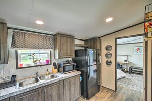 Paper towels - New! Sunny San Leon Getaway w/ Galveston Bay Views (Dickinson)