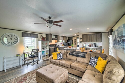 New! Sunny San Leon Getaway w/ Galveston Bay Views