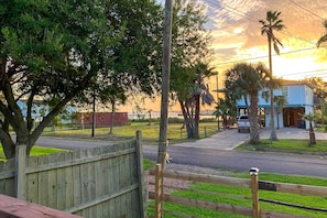 Property grounds - New! Sunny San Leon Getaway w/ Galveston Bay Views (Dickinson)