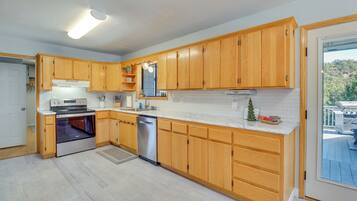 House (4 Bedrooms) | Interior