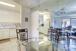 Apartment (1 Bedroom) | Interior - Walk to Dtwn Palm Springs: Condo w/ Pool Access (Palm Springs)