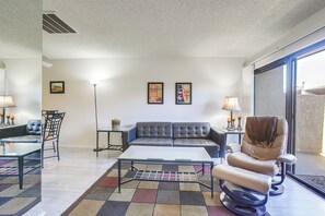 Apartment (1 Bedroom) | Interior - Walk to Dtwn Palm Springs: Condo w/ Pool Access (Palm Springs)