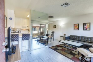 Apartment (1 Bedroom) | Interior - Walk to Dtwn Palm Springs: Condo w/ Pool Access (Palm Springs)