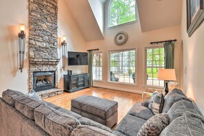 Villa (4 Bedrooms) | Interior - Grand Mt Gilead Villa on Lake Tillery w/ Dock (Mount Gilead)