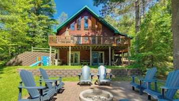 House (4 Bedrooms) | Terrace/patio