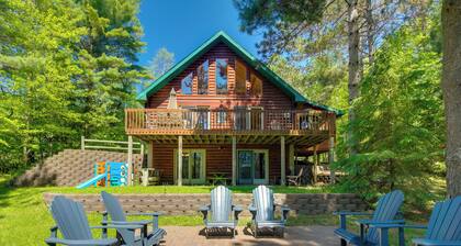 Lakefront Hazelhurst Cabin: Dock & Pool Table