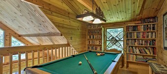 Lakefront Hazelhurst Cabin: Dock & Pool Table