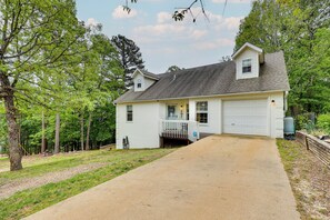 Exterior - Peaceful Rogers Home Near Beaver Lake! (Rogers)