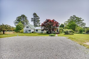 House (4 Bedrooms) | Interior - 15 Mi to Gloucester: Waterfront Mathews Home! (Mathews)