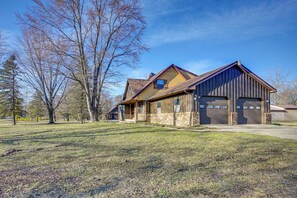 Interior - Central Michigan Vacation Rental Near Frankenmuth! (Clio)